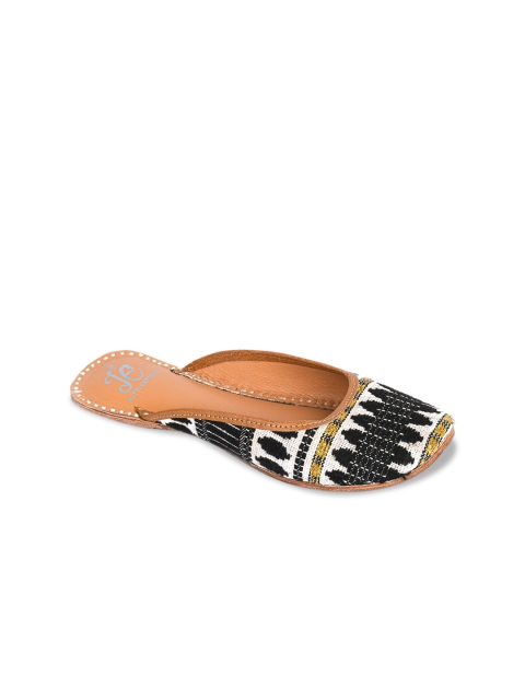 Jutti Express Women Black & White Jacquard Woven Design Mojaris