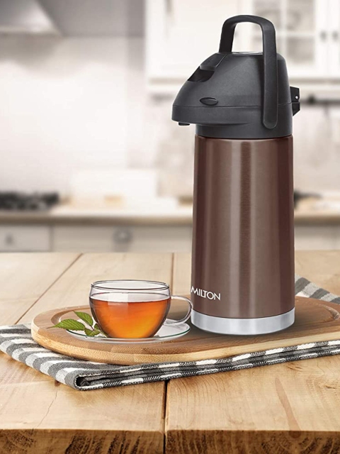 Milton Brown & Black Pinnacle Thermosteel Carafe Hot & Cold Vacuum Insulated Kettle 1600ml
Milton Brown & Black Pinnacle Thermosteel Carafe Hot & Cold Vacuum Insulated Kettle 1600ml
