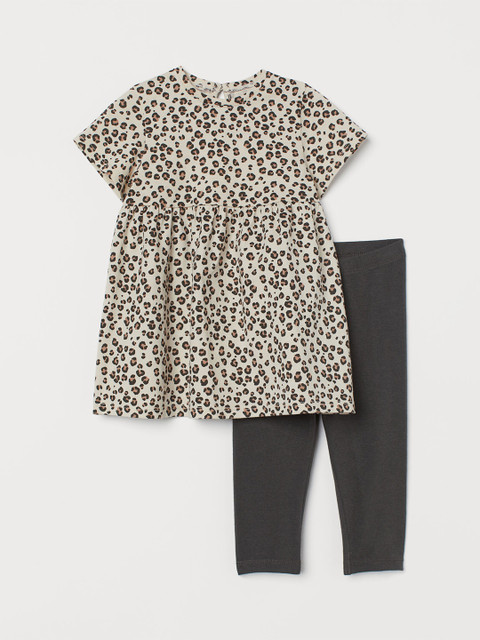 H&M Girls Beige & Brown Printed 2-Piece Cotton Set
H&M Girls Beige & Brown Printed 2-Piece Cotton Set