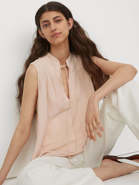H&M Women Pink Solid Sleeveless Tie-Front Blouse
H&M Women Pink Solid Sleeveless Tie-Front Blouse