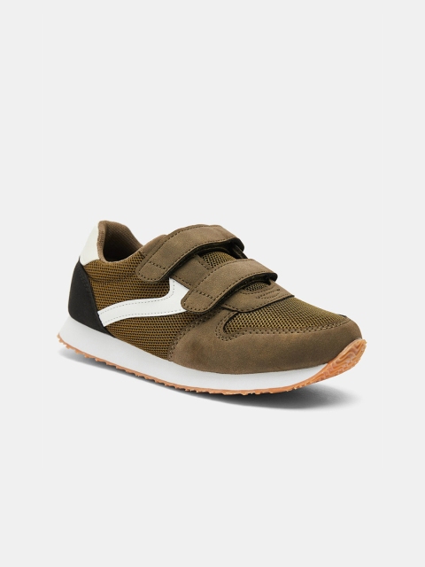 shoexpress Boys Khaki Textured Sneakers