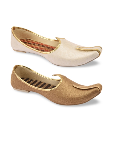 DESI COLOUR Men Set Of 2 Mojaris, Beige