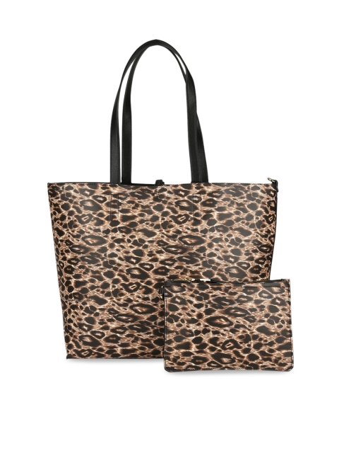 Versace Jeans Couture Black Printed PU Oversized Shopper Shoulder Bag with Cut Work
Versace Jeans Couture Black Printed PU Oversized Shopper Shoulder Bag with Cut Work