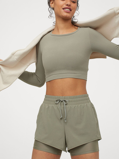 H&M Women Green Solid Double Layered Sports Shorts
H&M Women Green Solid Double Layered Sports Shorts
