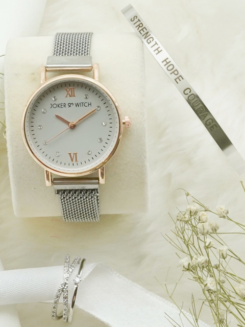 JOKER & WITCH Women Grey & Silver-Toned Skyline Love Triangle Watch Gift Set JWLT199
JOKER & WITCH Women Grey & Silver-Toned Skyline Love Triangle Watch Gift Set JWLT199
