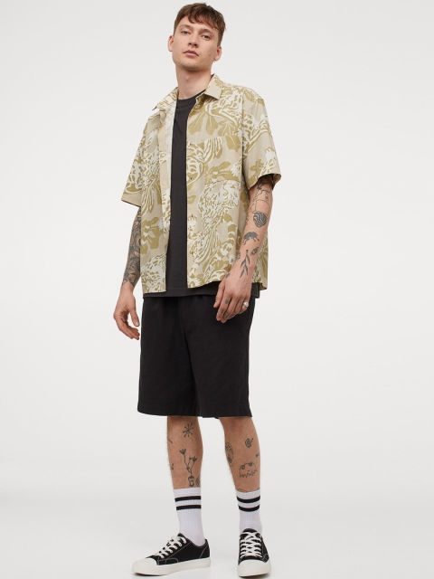 H&M Men Beige Relaxed Fit Short-Sleeve Shirt