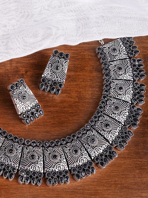 TEEJH Silver-Plated & Black Twisha Black Stone Round Jewellery Set