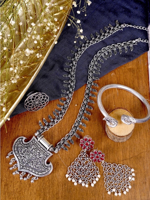 TEEJH Women Silver-Toned & Black Artificial Beads & Stone-Studded Anishka Jewellery Set
TEEJH Women Silver-Toned & Black Artificial Beads & Stone-Studded Anishka Jewellery Set