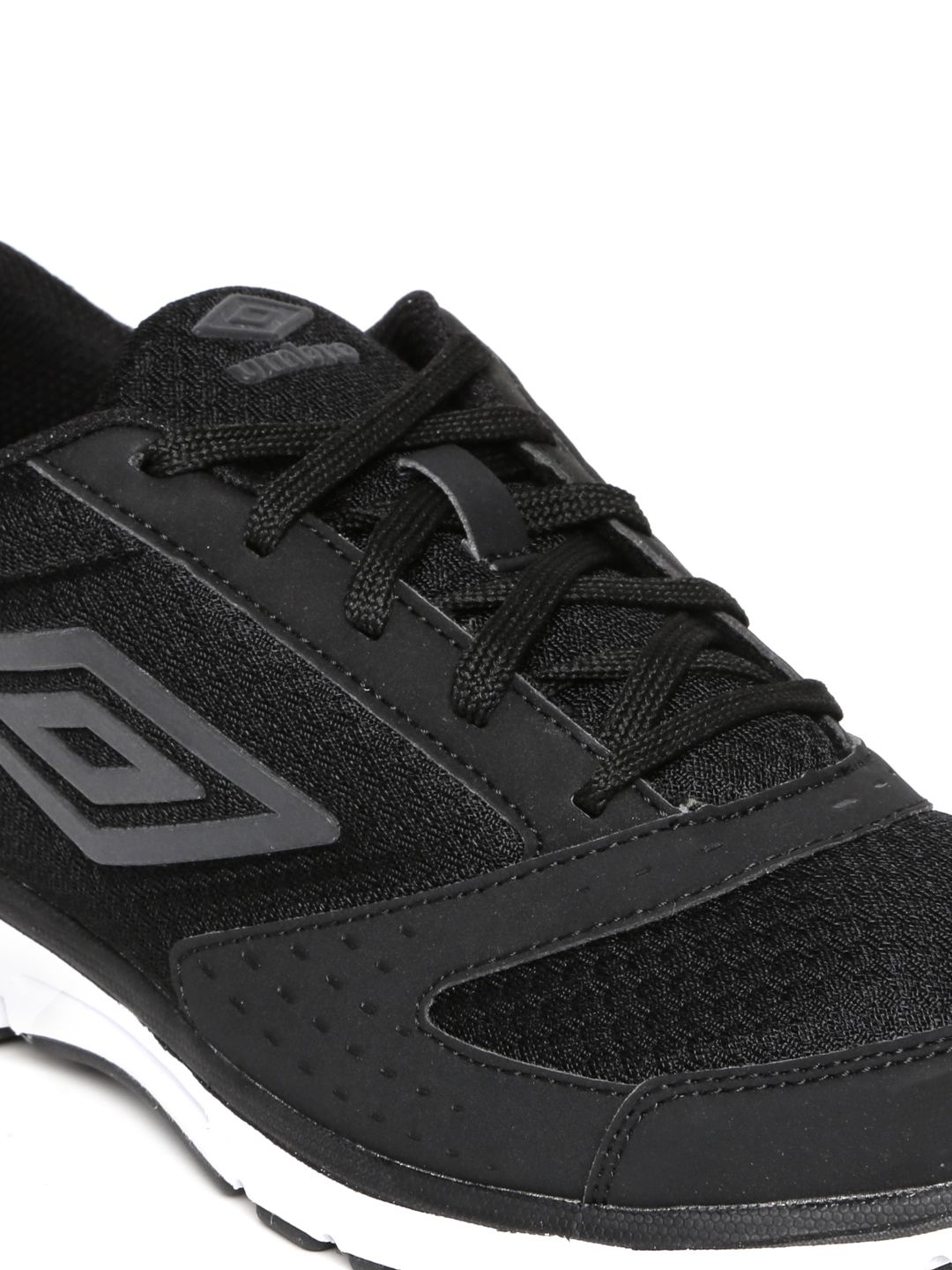 umbro flyknit sports shoes