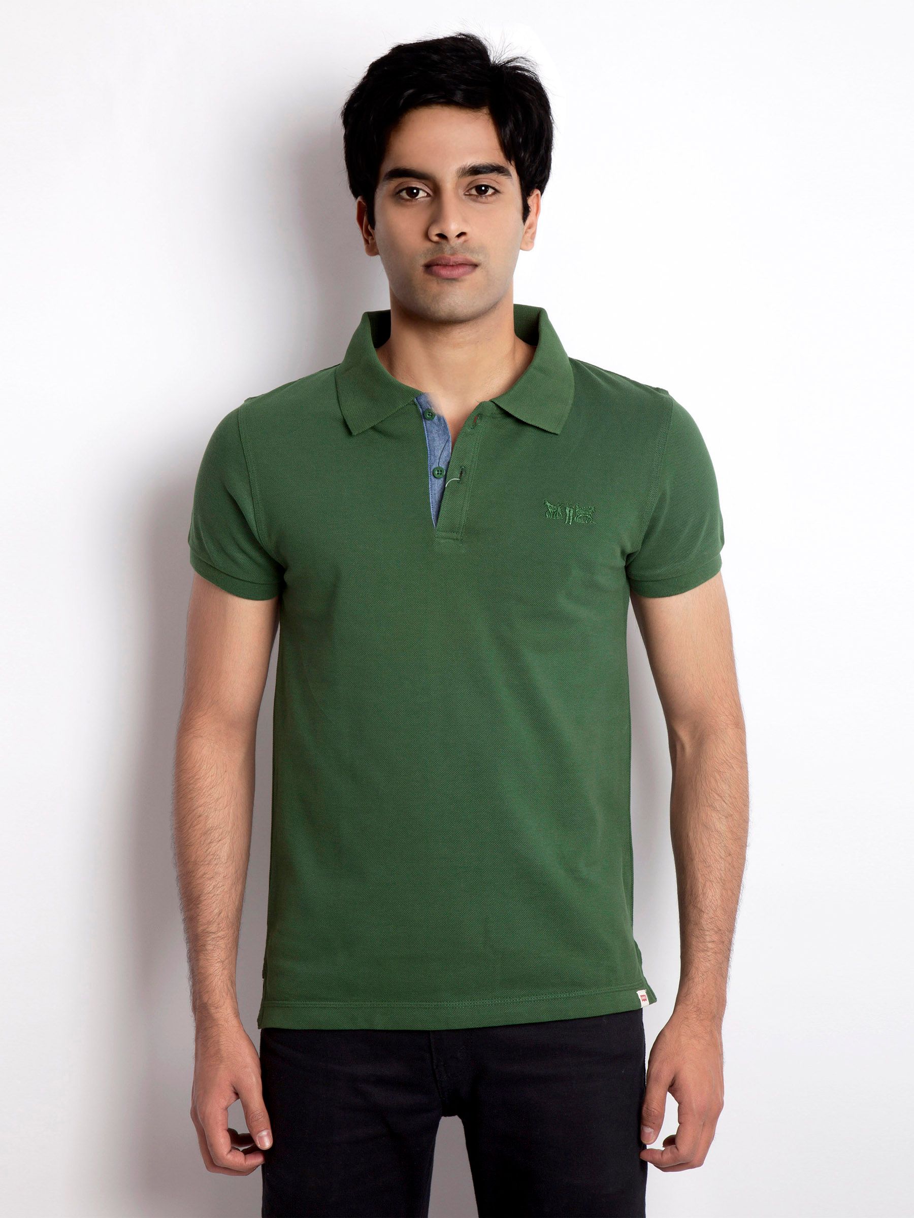 Levi's Men Solid Green Tshirt