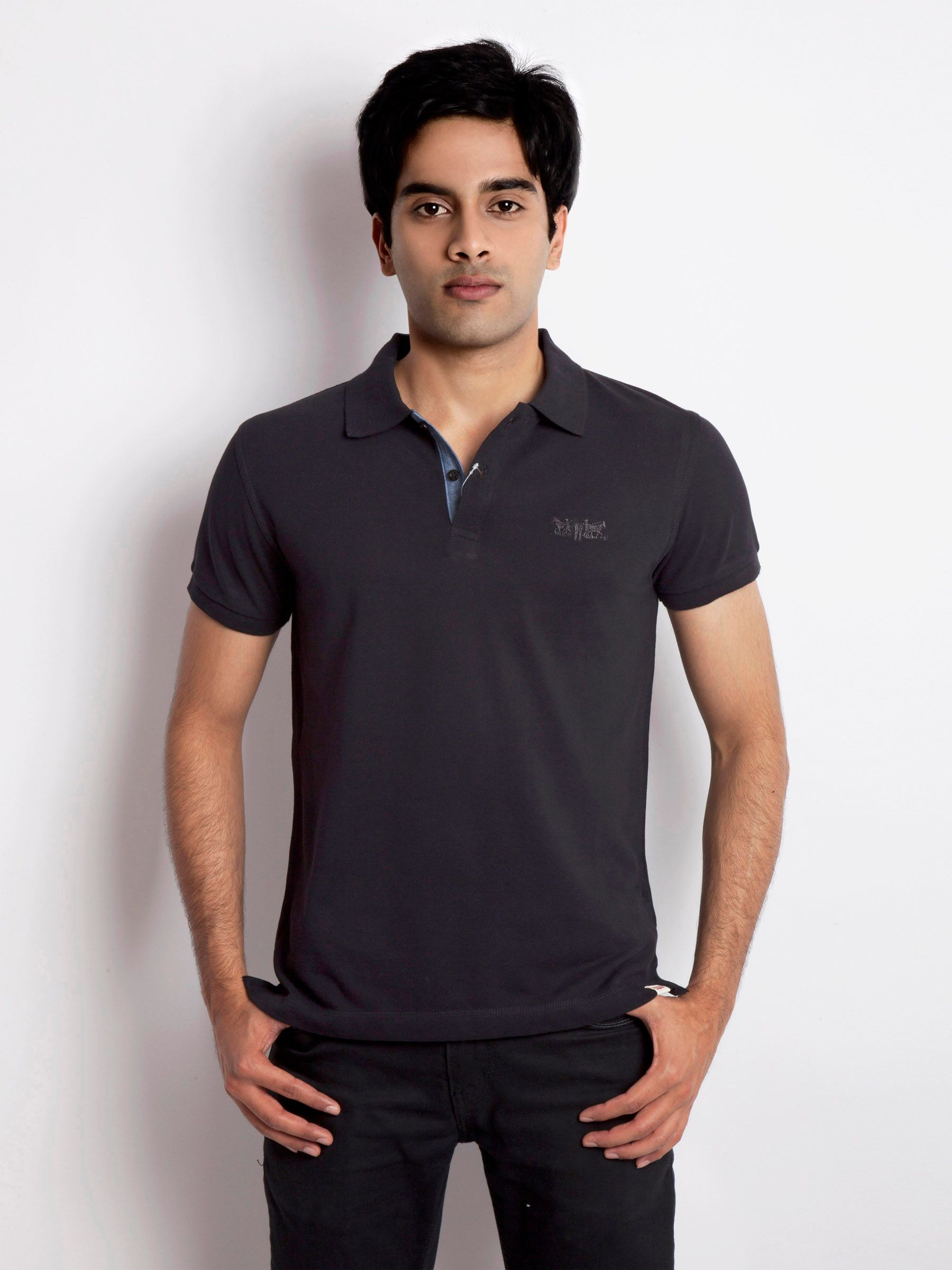 Levi's Men Solid Black Tshirt