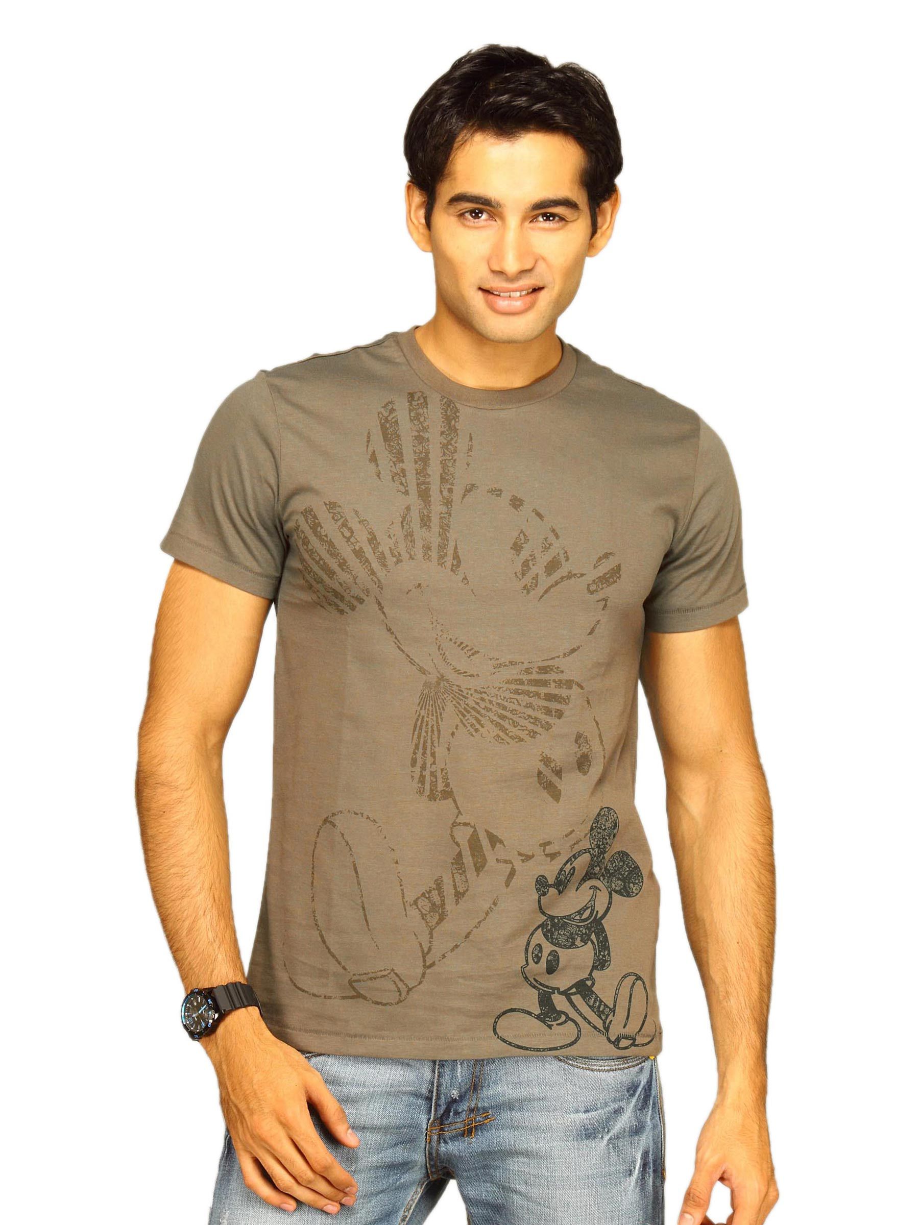 Mickey Men's Mickey Standing Passing Ray Brown T-shirt