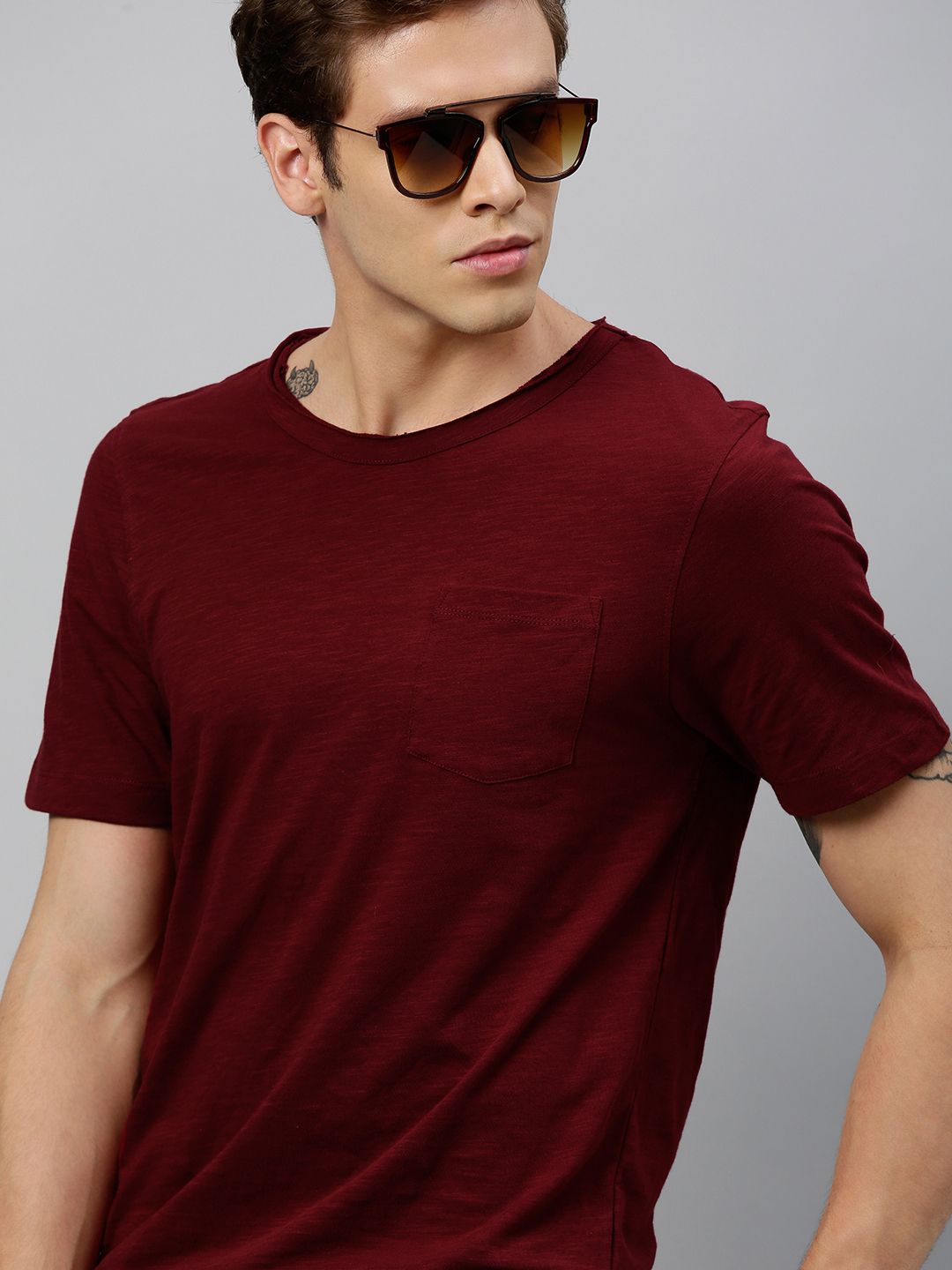 Roadster Men Maroon Solid Round Neck Pure Cotton T-shirt-picture-25