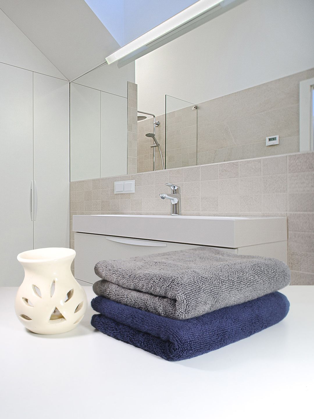 HEELIUM Unisex Super Soft & Quick Absorbent 600 GSM Bamboo Hand Towel-image-4