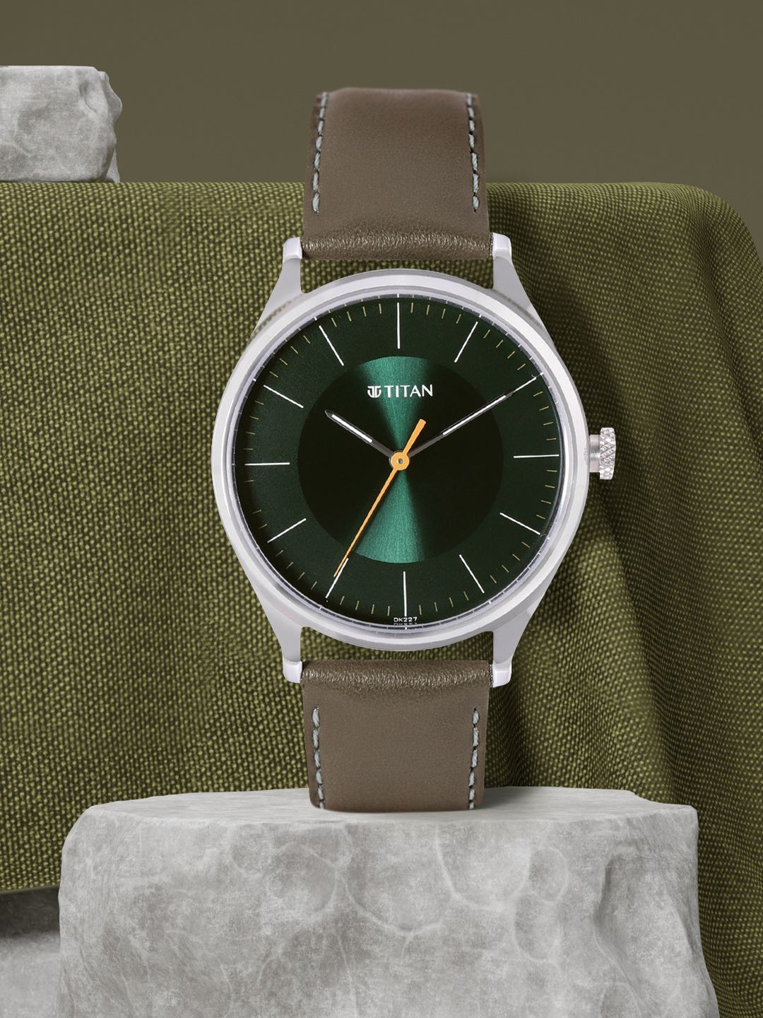 Titan Men Green Analogue Watch 1802SL04-image-9