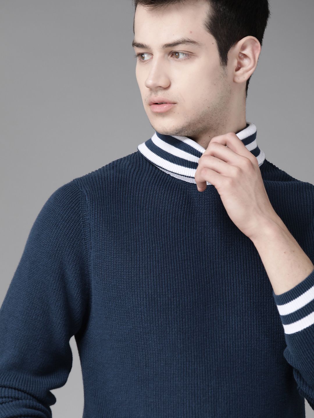 Roadster Men Navy Blue Solid Pullover Sweater-picture-14