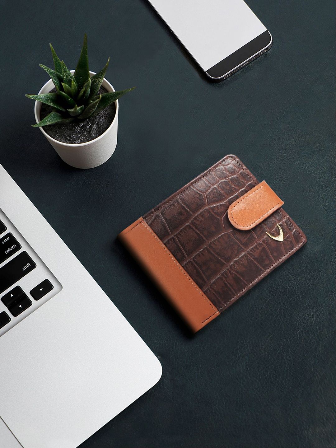 Hidesign Men Brown Croc Skin Textured Two Fold Wallet-picture-16