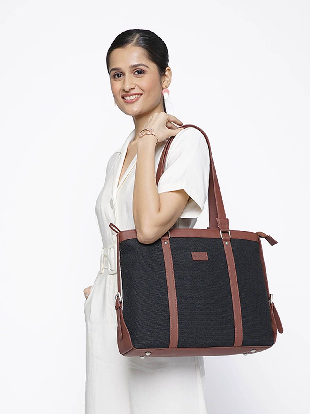 ZOUK Black Solid Vegan Leather Sustainable Laptop Bag-picture-40
