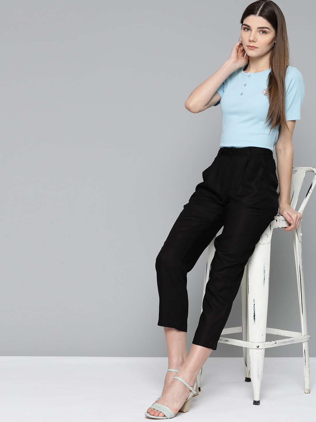 Chemistry Women Black Regular Fit Solid Cropped Regular Trousers
