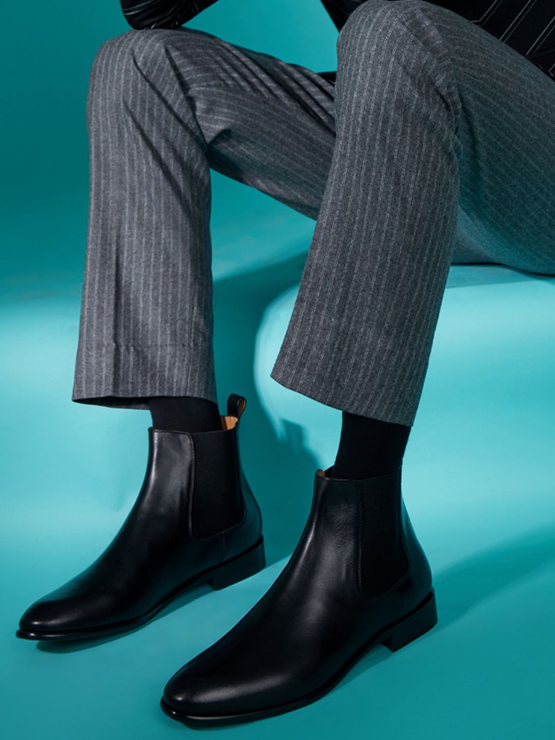 Saint G Men Black Solid Leather Formal Chelsea Boots-image-43