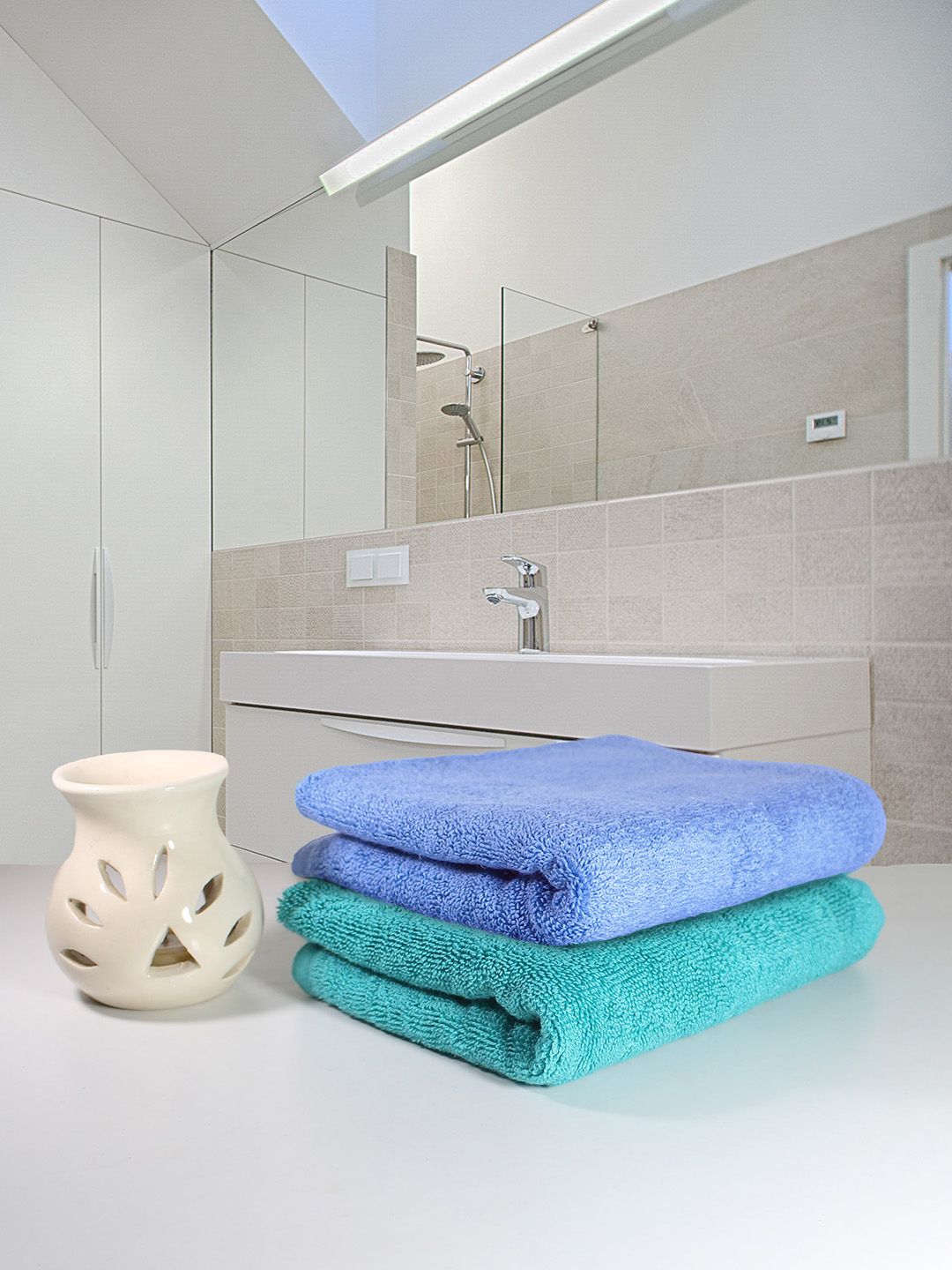 Heelium Unisex Super Soft & Quick Absorbent 600 GSM Bamboo Hand Towel-picture-39