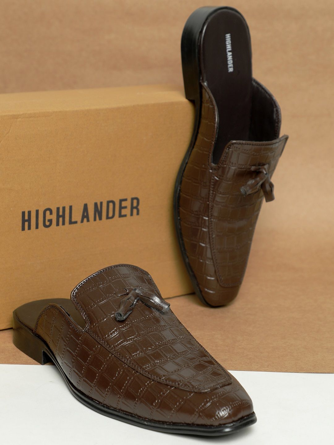 HIGHLANDER Men Croc Textured Mules