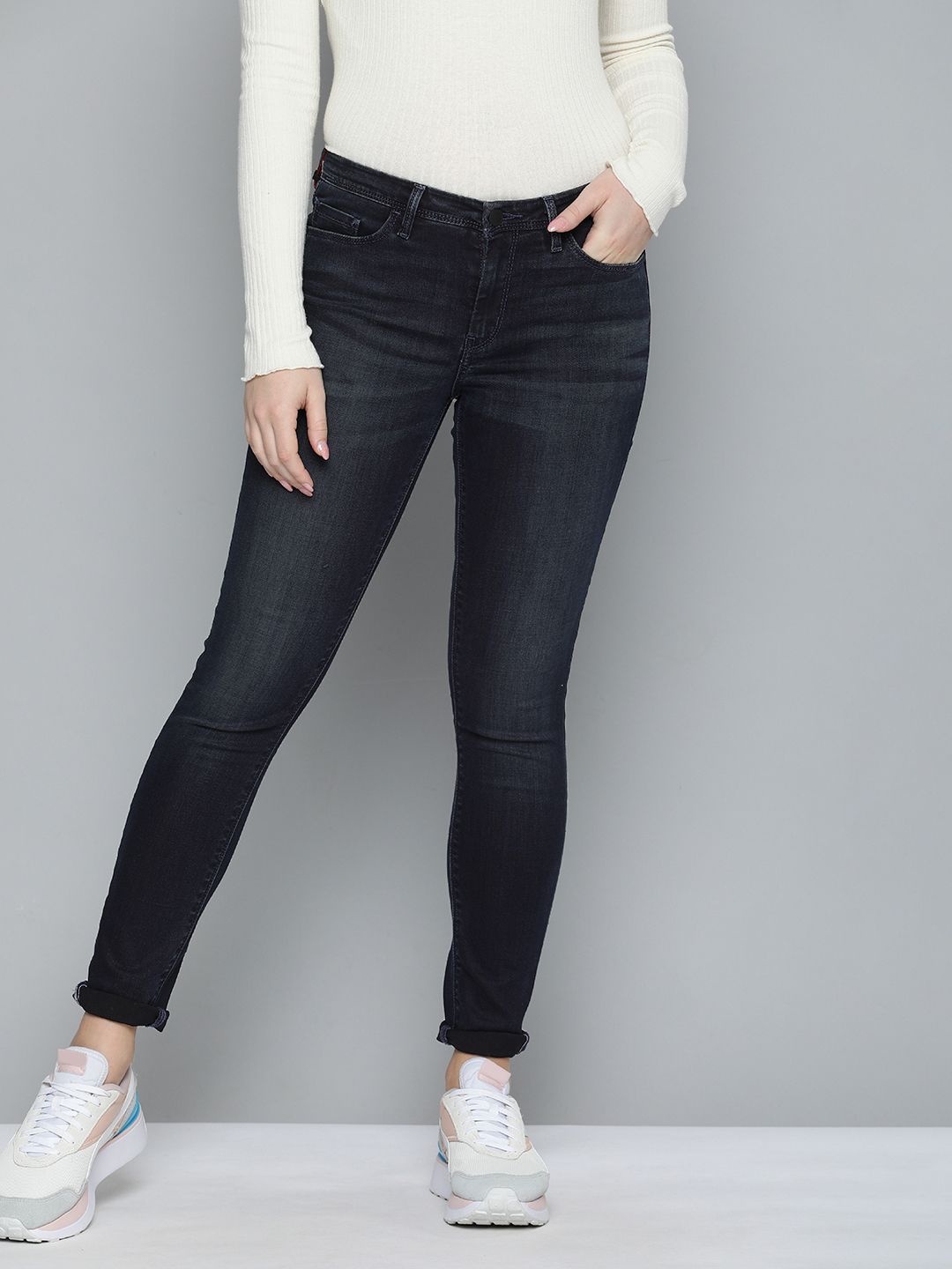 Levis Women Blue 711 Skinny Fit Light Fade Stretchable Jeans Price in  India, Full Specifications & Offers 