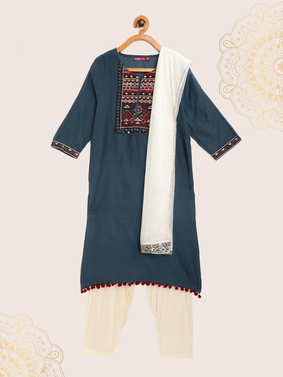 White Ethnic Motifs Embroideted Kurta 