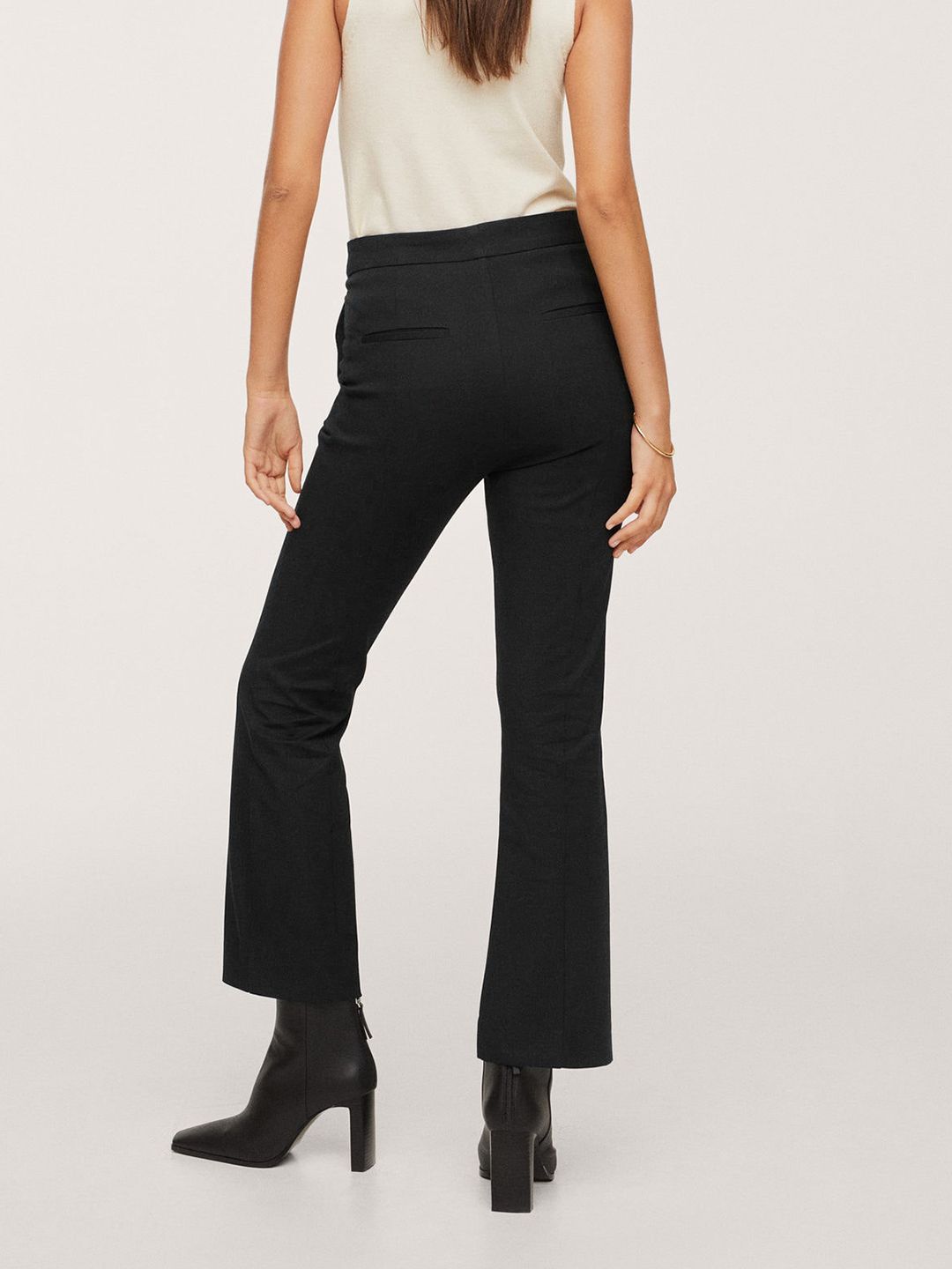 Black Solid Bootcut Trousers –