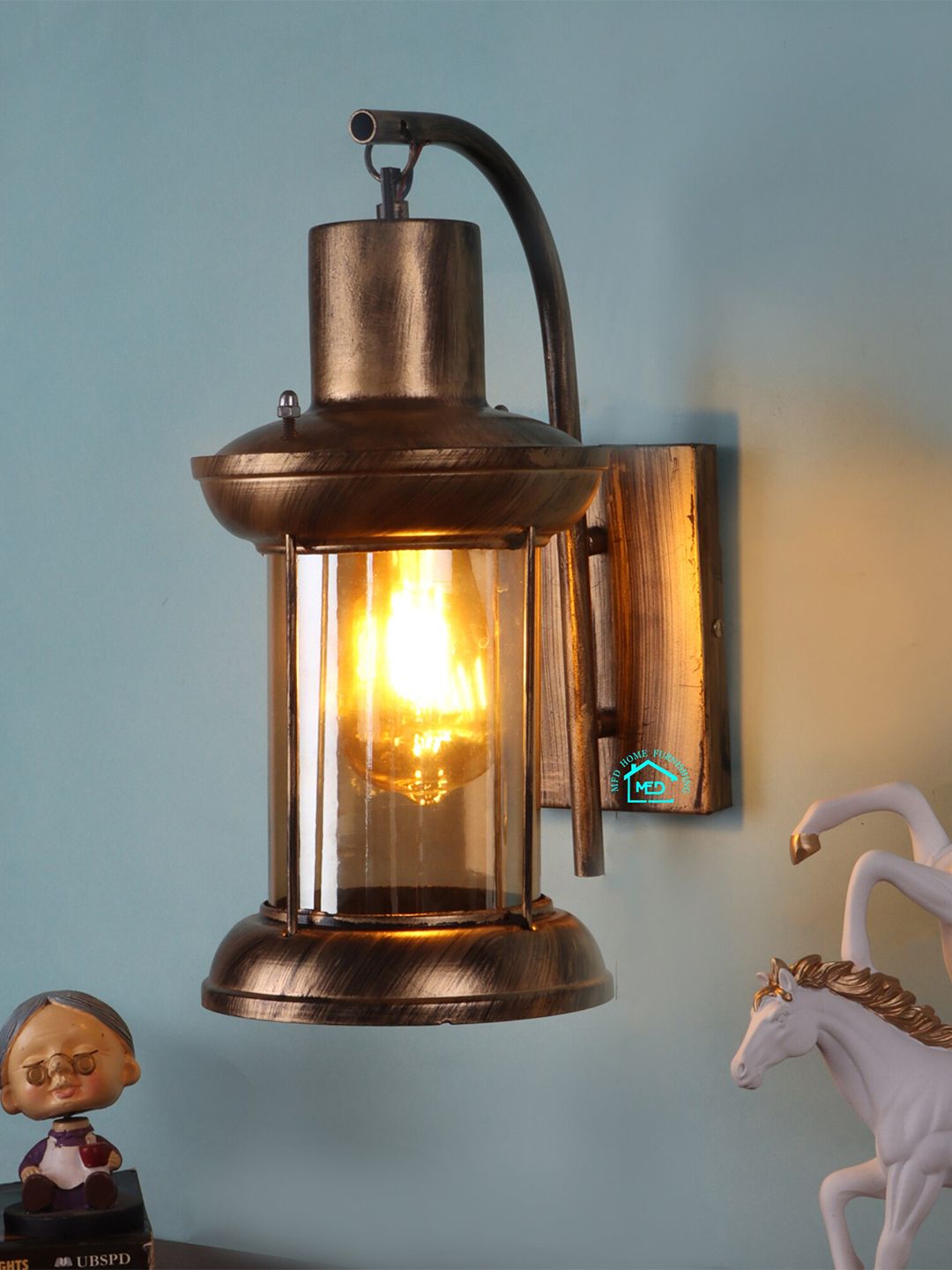 MFD HOME FURNISHING Gold-Toned Traditional Wall Lamp