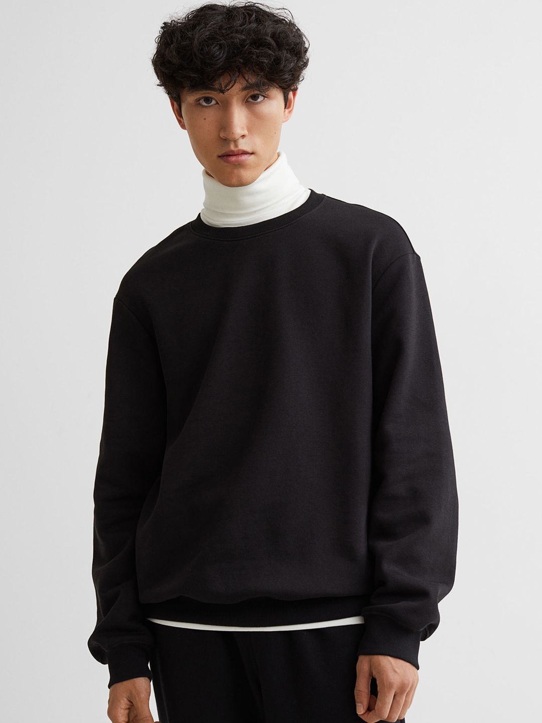 H&M Men Black Relaxed Fit Sweatshirt - Price History