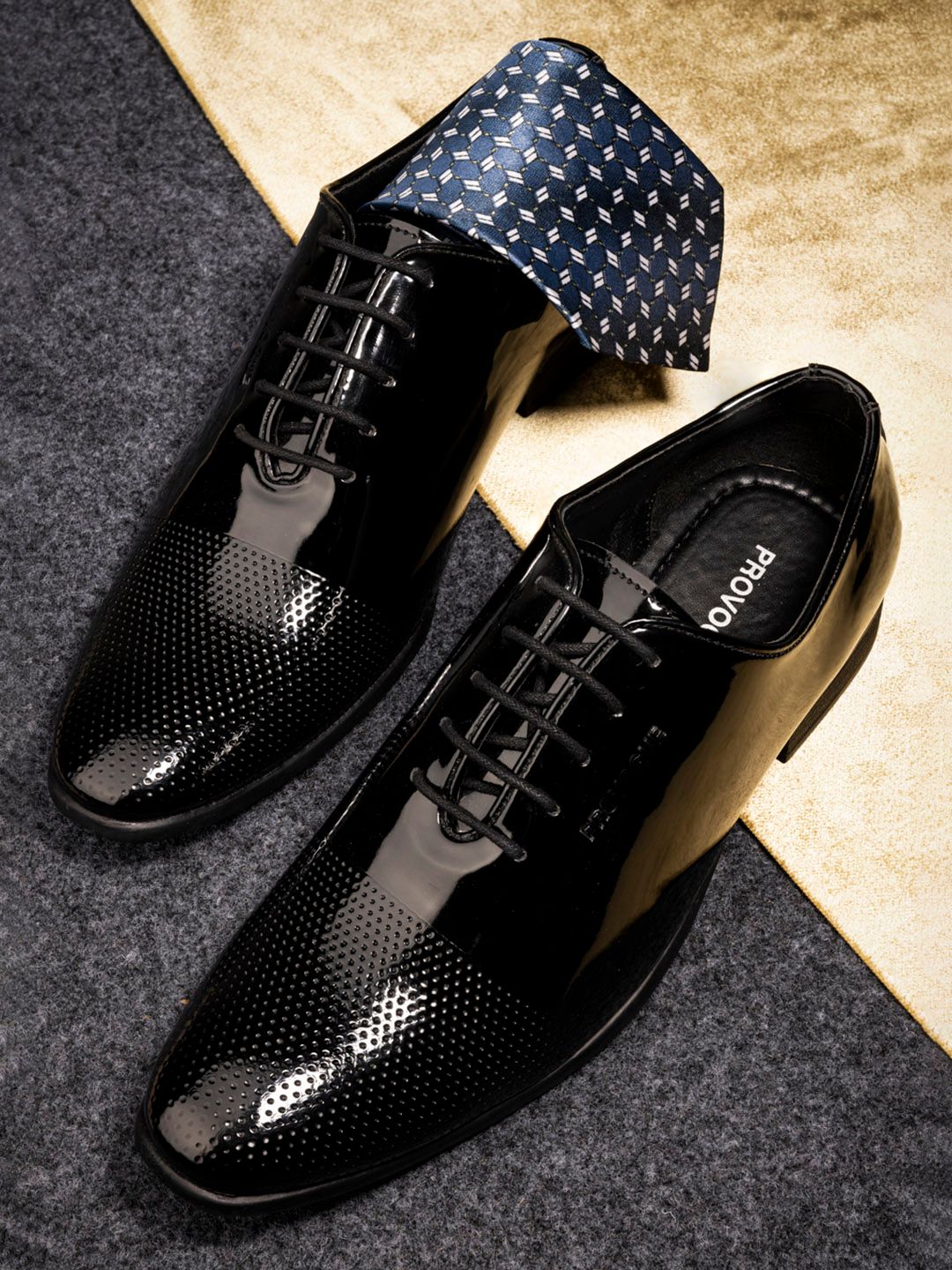 Provogue Men Black Solid Formal Debys
