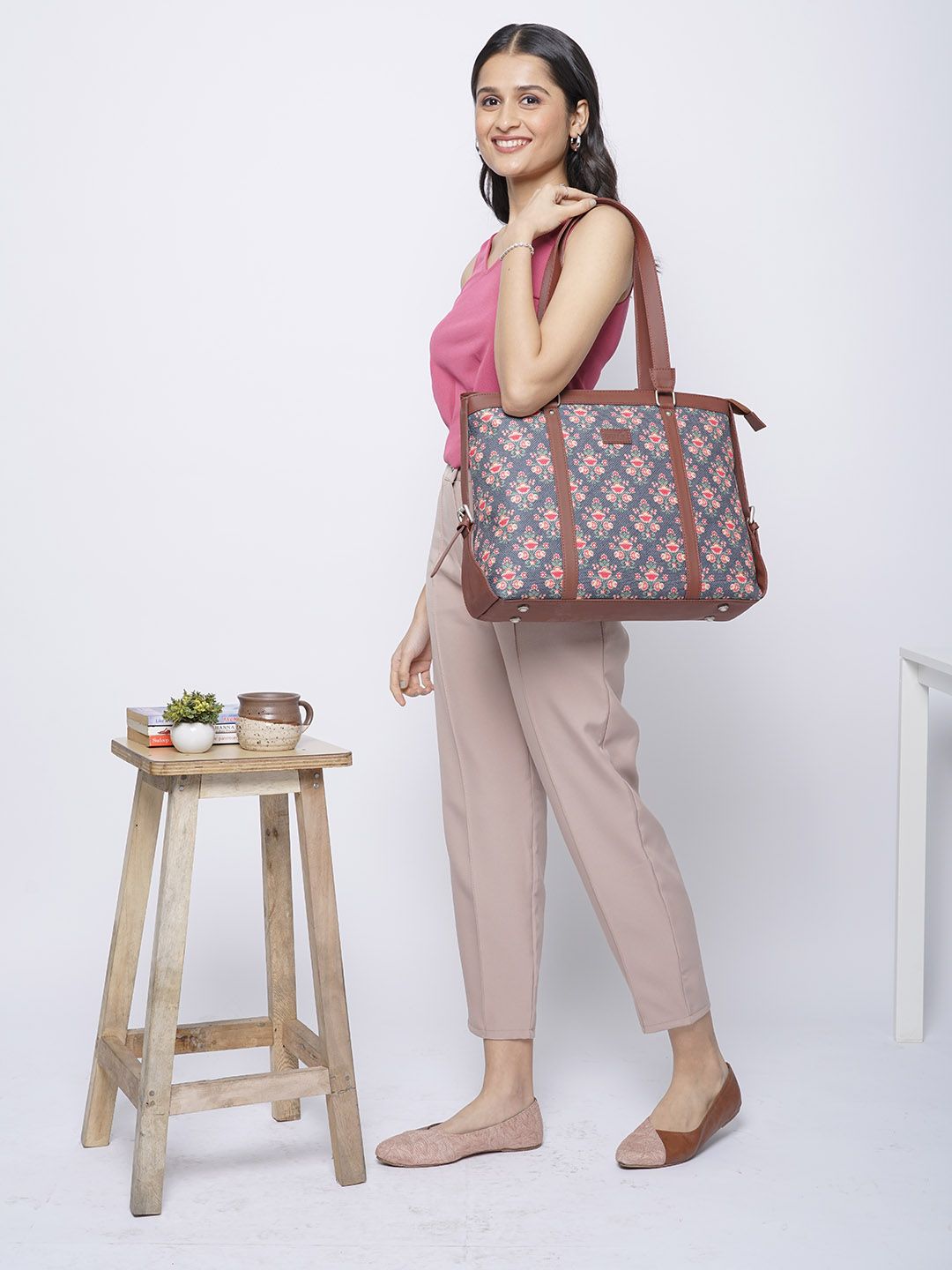 ZOUK Women Navy Blue & Brown Floral Laptop Structured Bag-picture-17