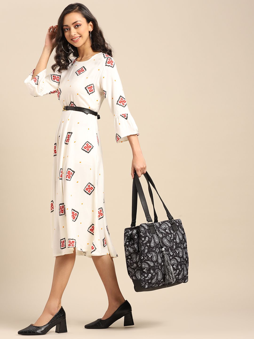 Anouk Black & White Paisley Printed Shoulder Bag with Tassel-picture-20