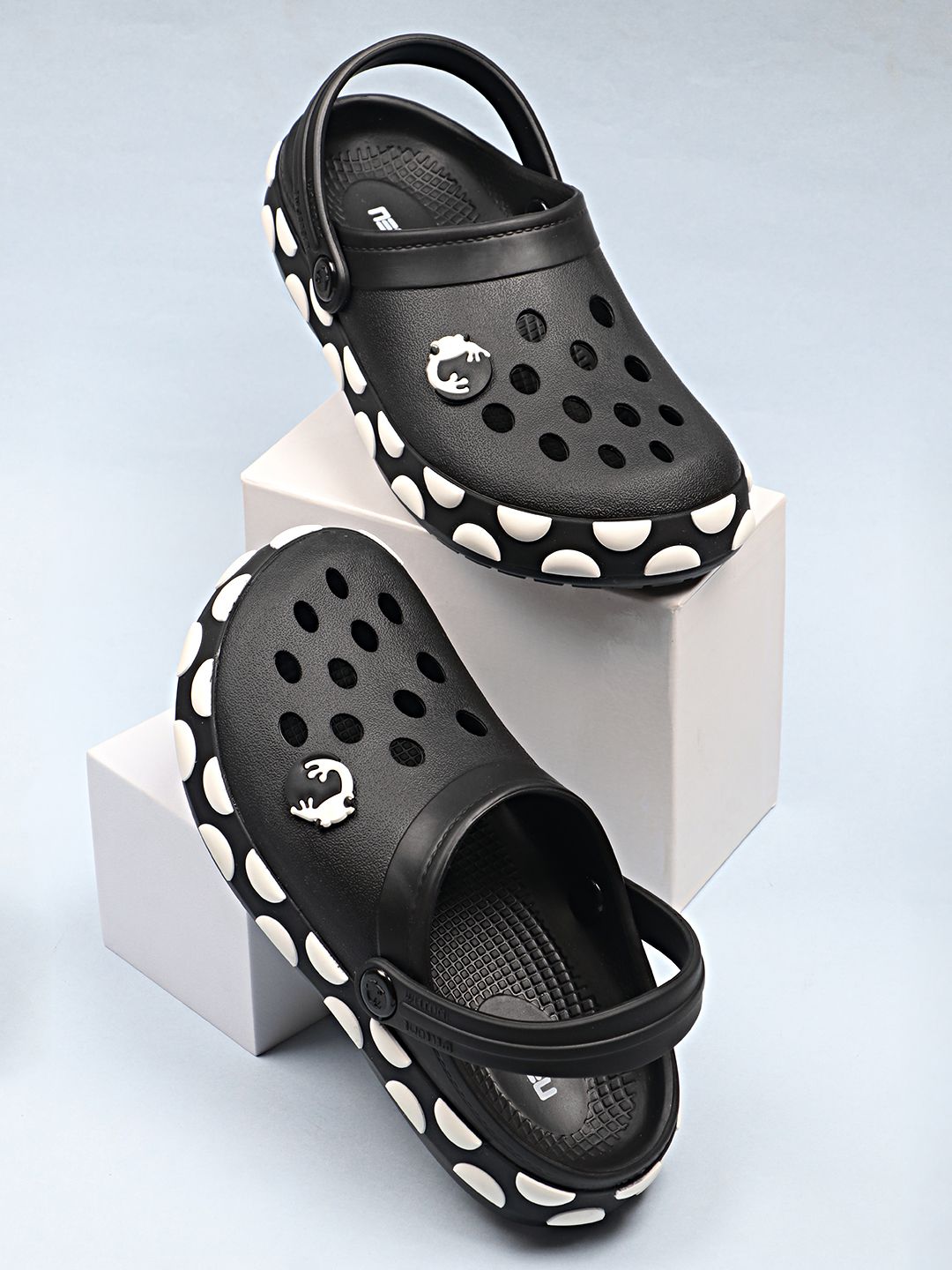 NEOZ Girls Black Self Design Clogs-picture-58
