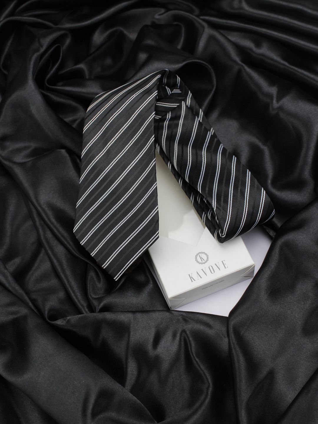 kavove KOVOVE Men Black & White The Striped Treat Broad Tie-picture-37