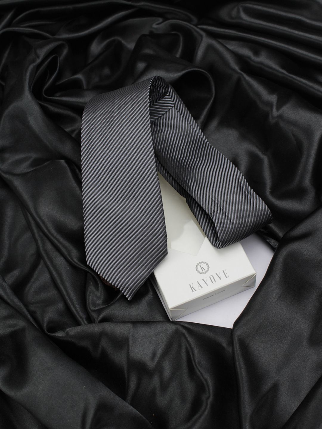 kavove KOVOVE Men Black & Grey The Phoenix Striped Broad Tie-picture-23