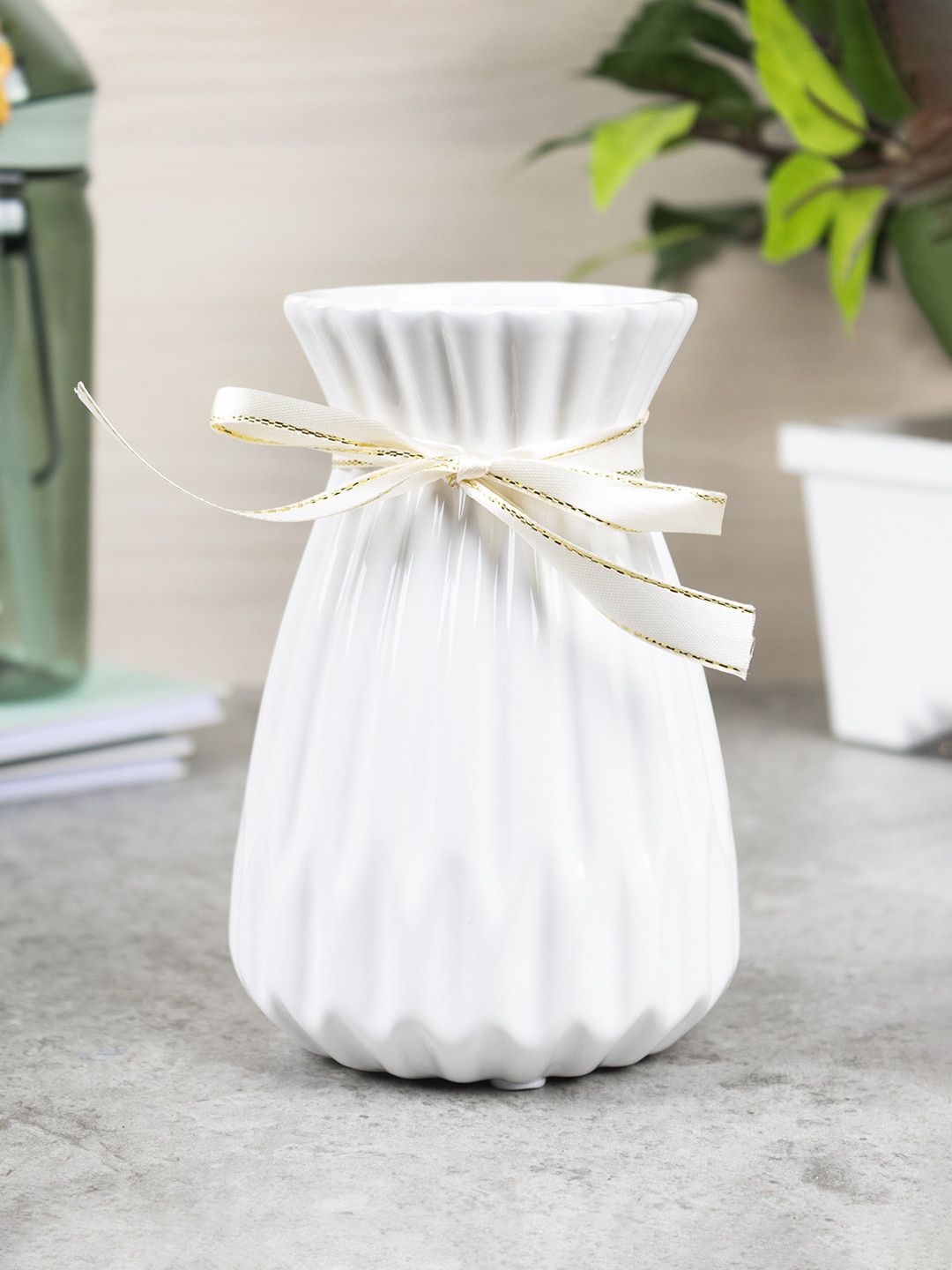 MARKET99 White Textured Ceramic Flower Vase-picture-15