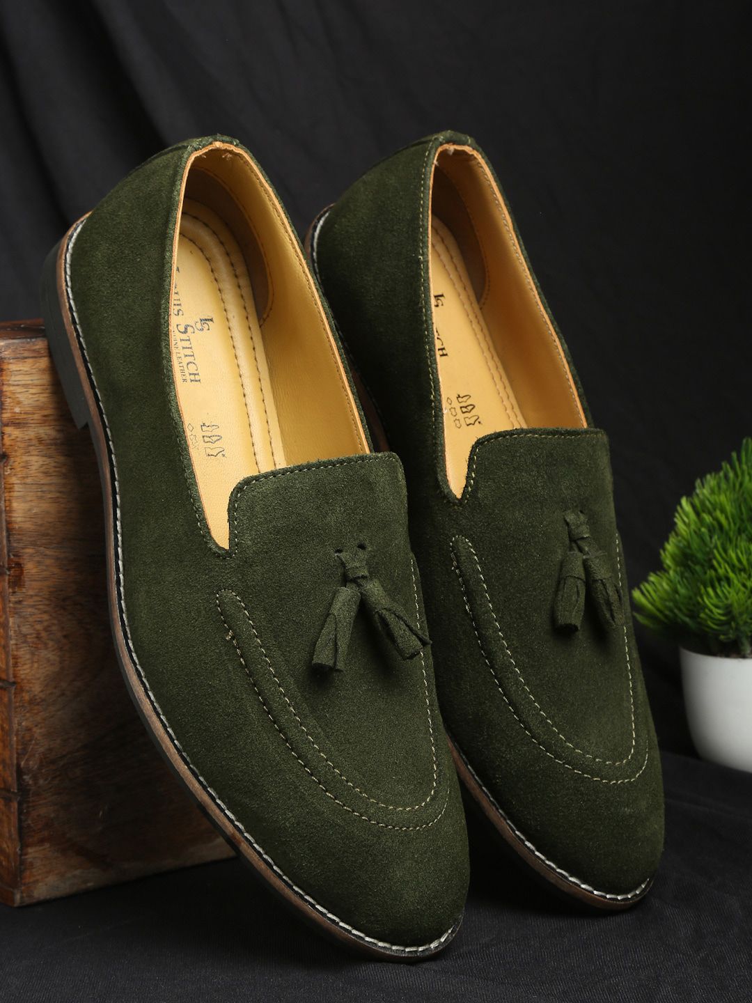 LOUIS STITCH Men Green Textured Suede Loafers