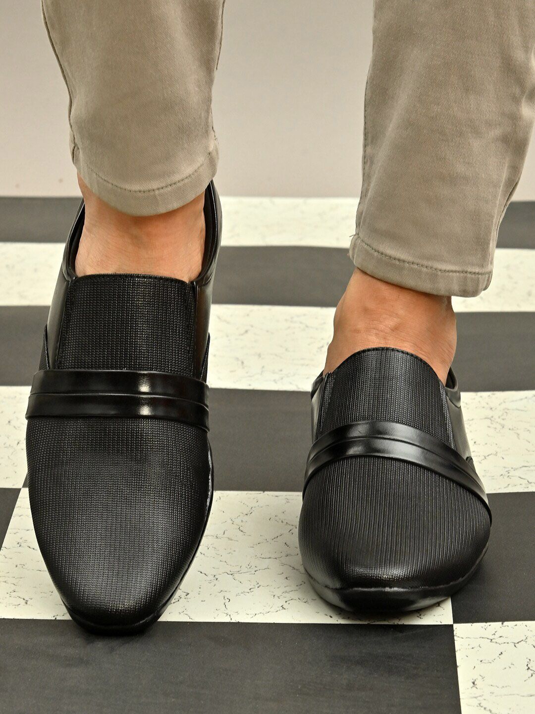 INVICTUS Men Black Solid Formal Slip-on's-picture-15