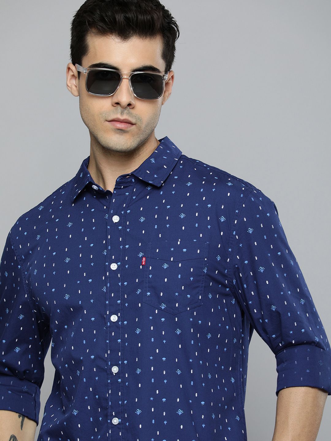 Levis Men Navy Blue Slim Fit Micro Ditsy Printed Pure Cotton Casual Shirt