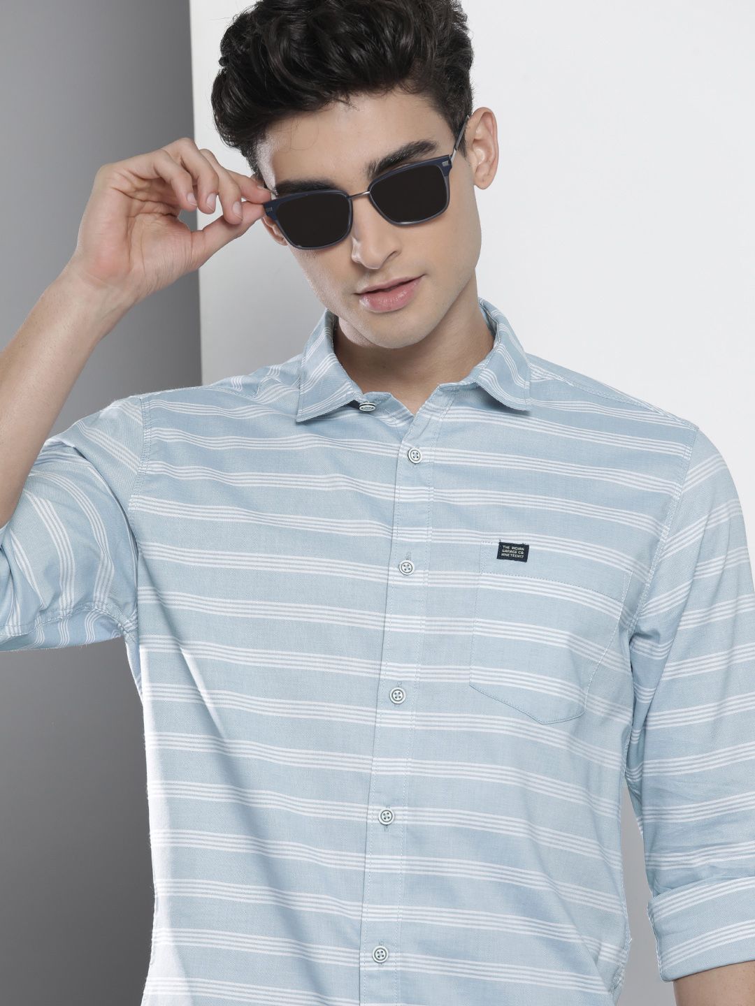 The Indian Garage Co Men Blue & White Classic Slim Fit Striped Casual Shirt