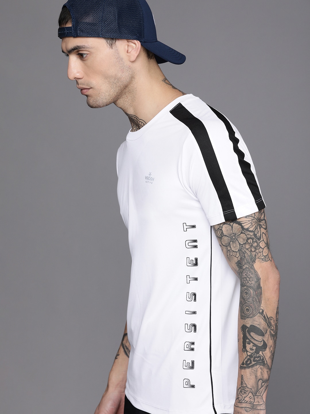 WROGN ACTIVE Men White & Black Typography Printed Slim Fit T-shirt