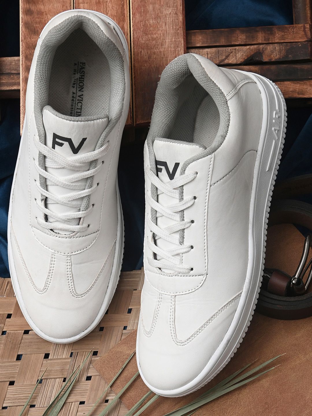 Fashion Victim Men White Solid Sneakers-picture-10