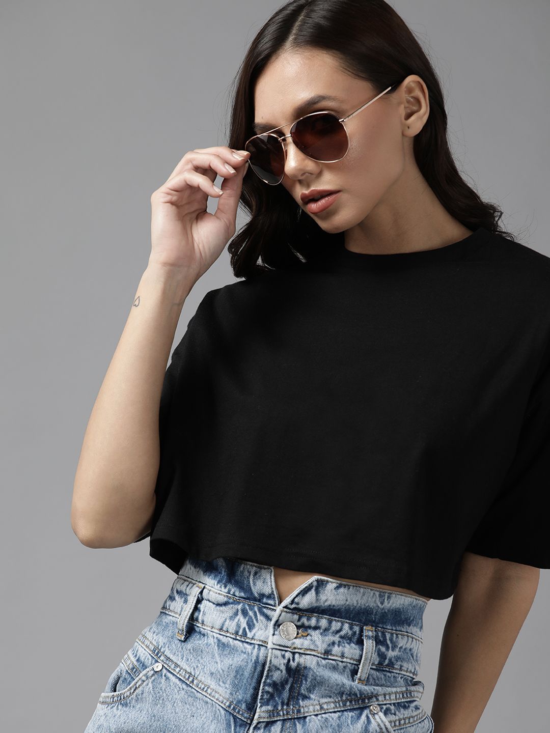 Roadster Women Black Solid Drop-Shoulder Sleeves Oversized Crop T-shirt-picture-11