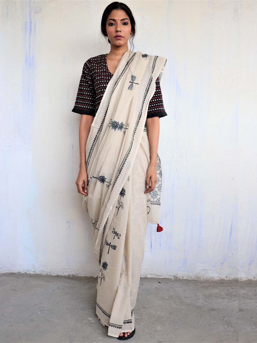 Chidiyaa Black & Grey Floral Pure Cotton Saree-picture-51