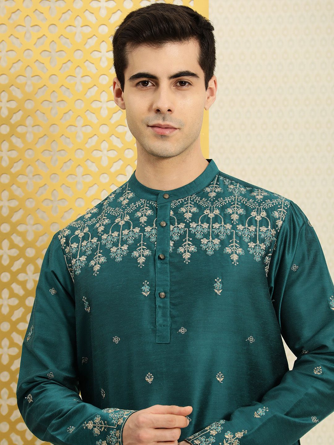 House of Pataudi Men Green Floral Embroidered Kurta