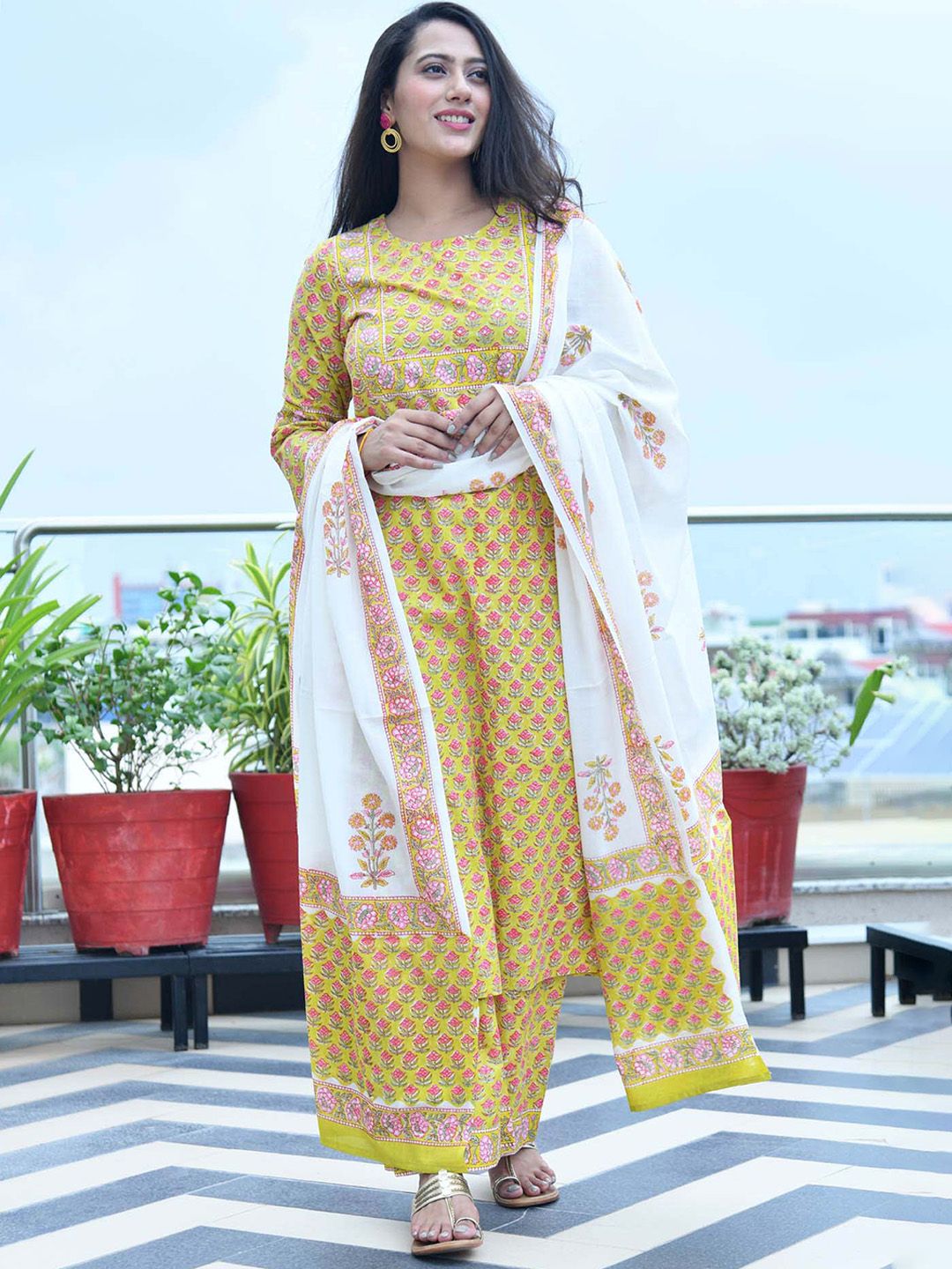 Mulmul By Arabella Women Yellow Floral Printed Pure Cotton Kurta with ...