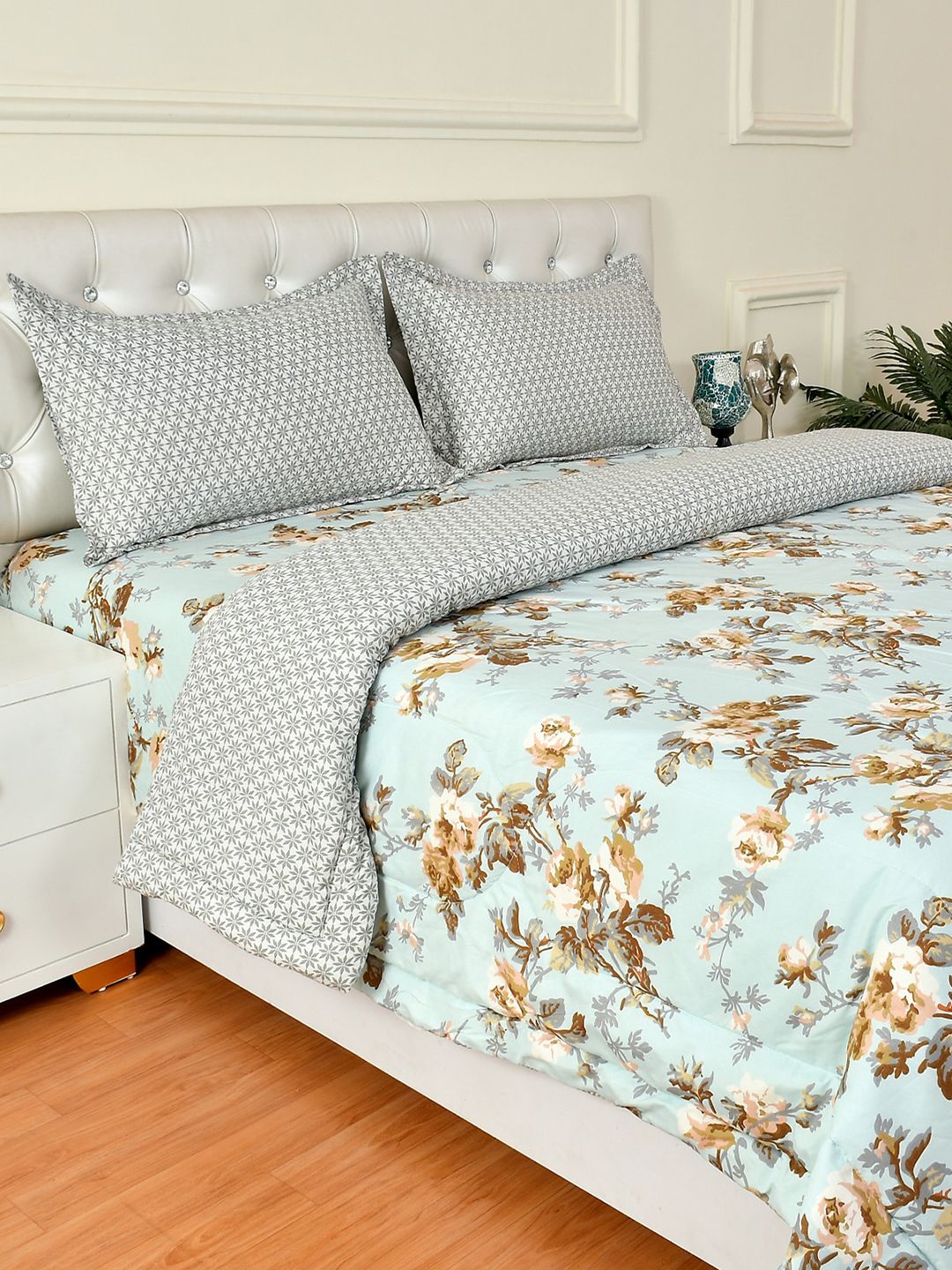 Florida Blue & White Floral 150 TC Printed AC Comforter With Bedsheet & 2 Pillow Cover Set