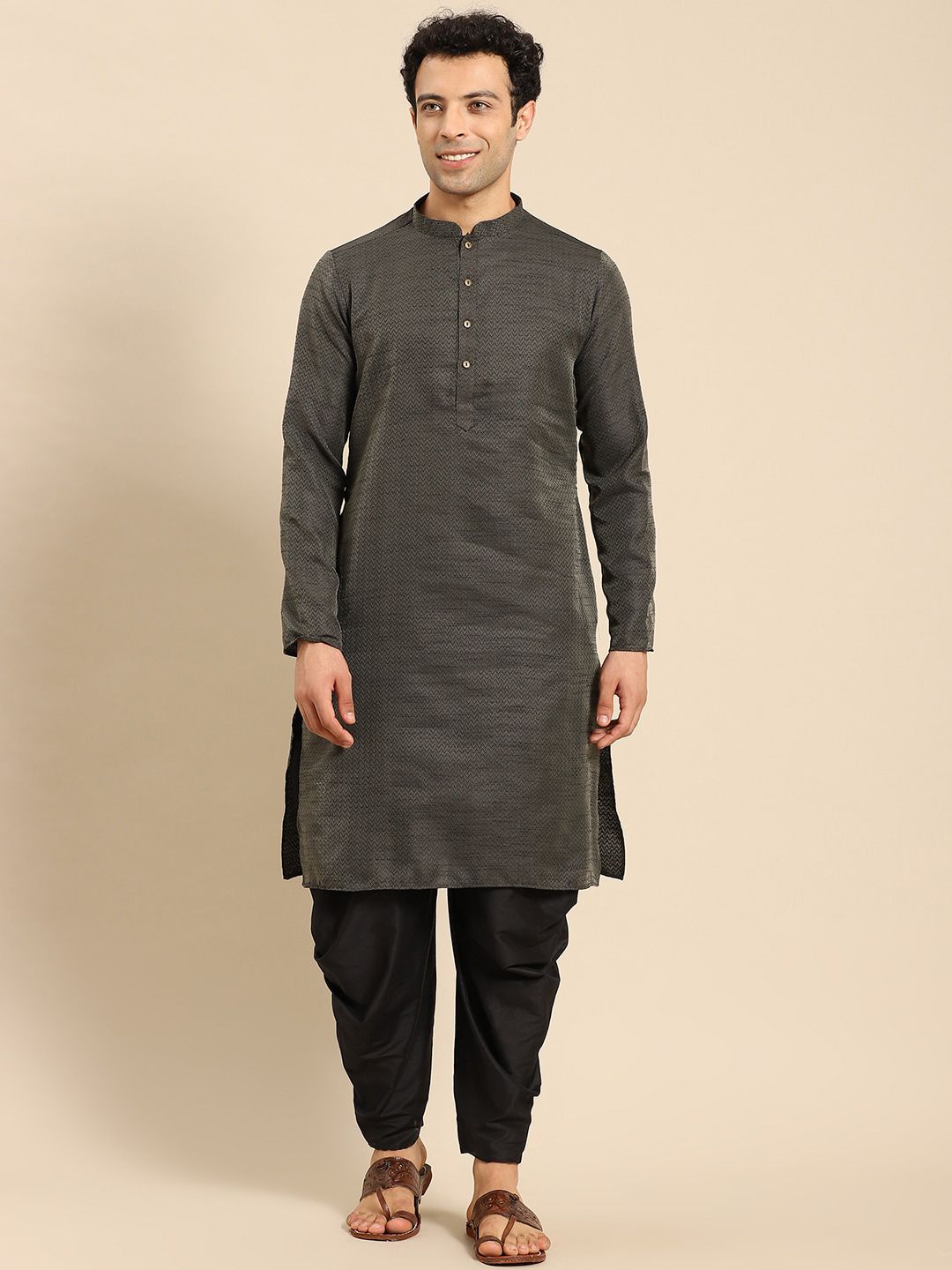 Amodh by Kisah Men Grey Striped Thread Work Kurta-picture-38